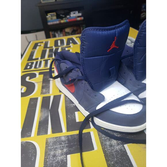 Jordans Boy's Air 1 Mid SE Sneakers Size 7 - Picture 3 of 8